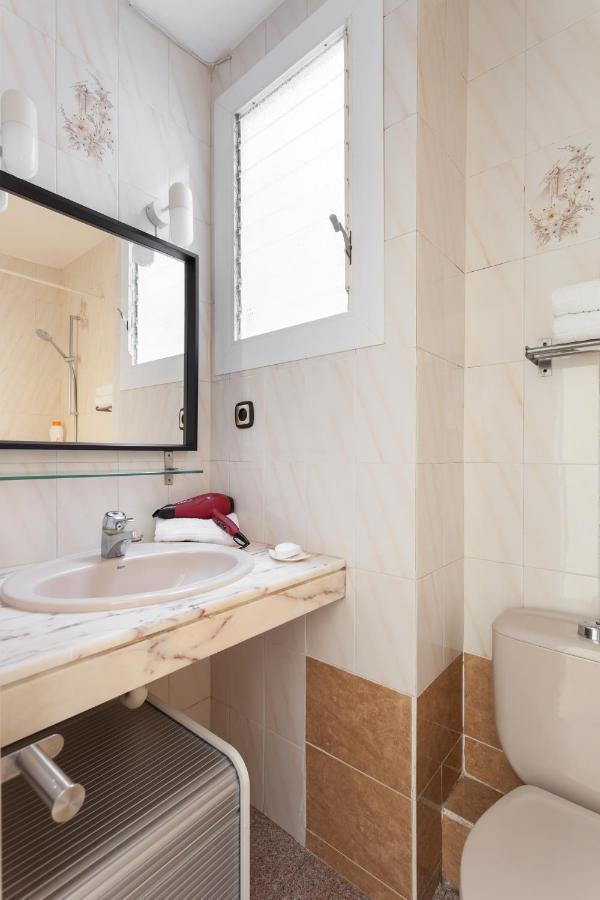 Apartamento Con Encanto, Luminoso Y Tranquilo Apartment L'Hospitalet de Llobregat Bagian luar foto